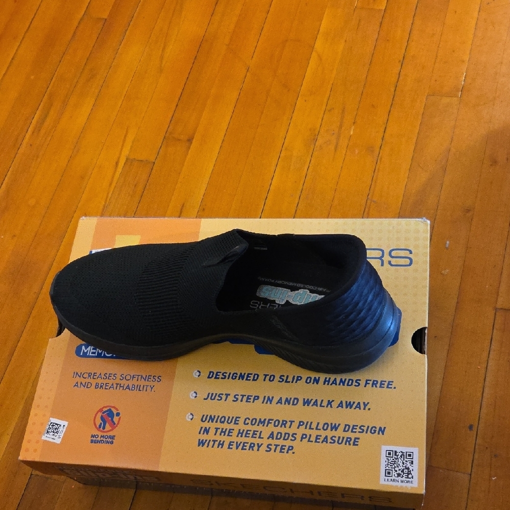 Black Skechers Handa Free.  Slip-On Women's Sneakers  Easy Slip On - Picture 2 of 6
